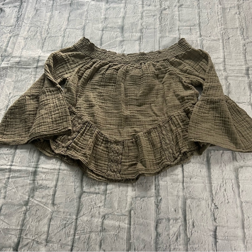 American Eagle Off Shoulder Boho Peasant Crop Top Olive Green Ruffle Bell Sleeve